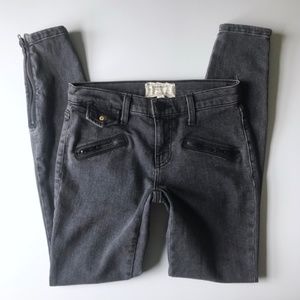Current Elliott Zip Moto Jean in Evermore